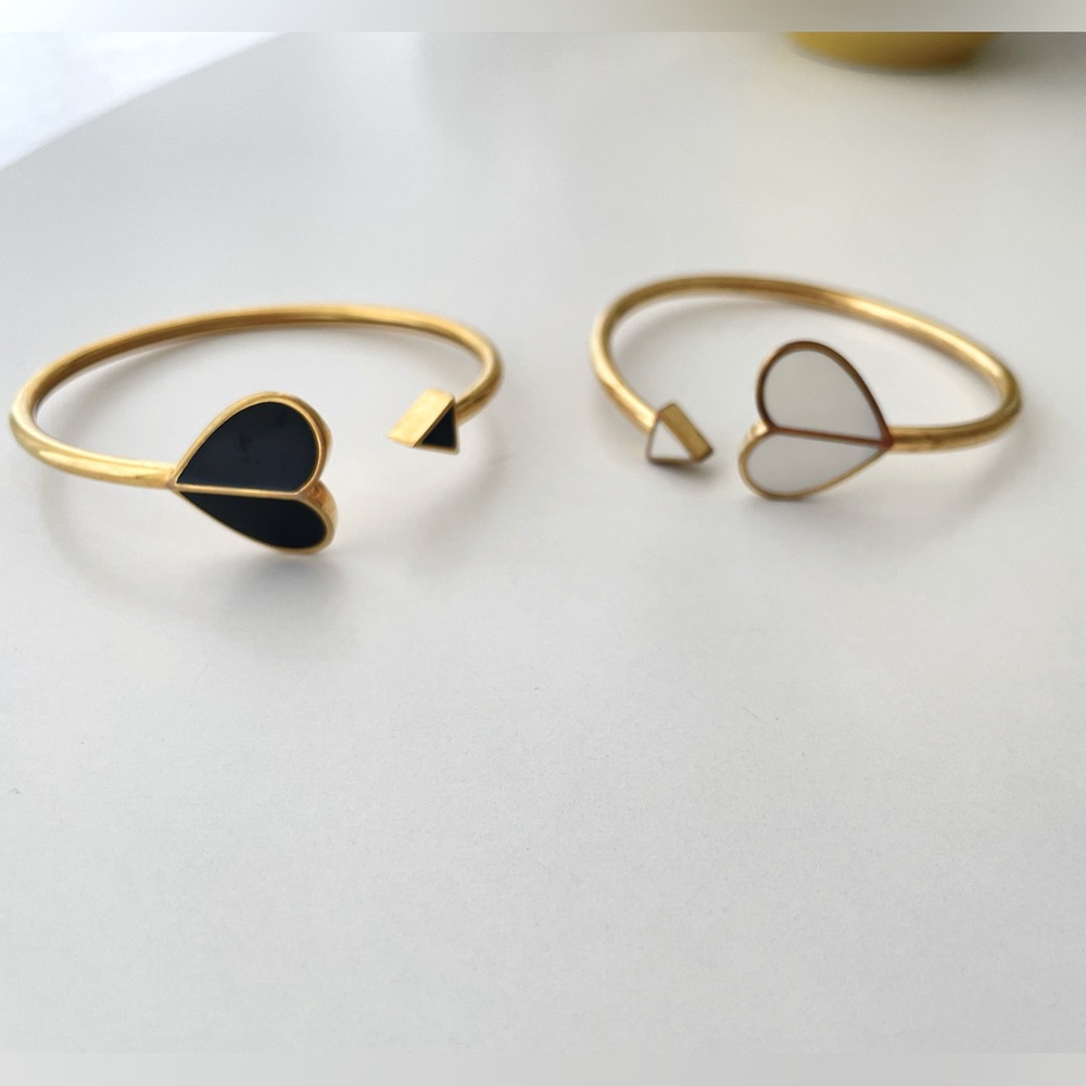 Kate Spade Heritage Spade Enamel Flex Bangle in white heart